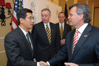Sunao Yamamoto, Rep. Geoff Davis, Dan Tobertge, and Gov. Ernie Fletcher