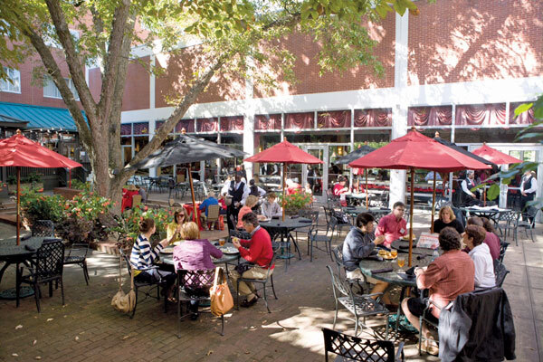 UGA_CourtyardLunch