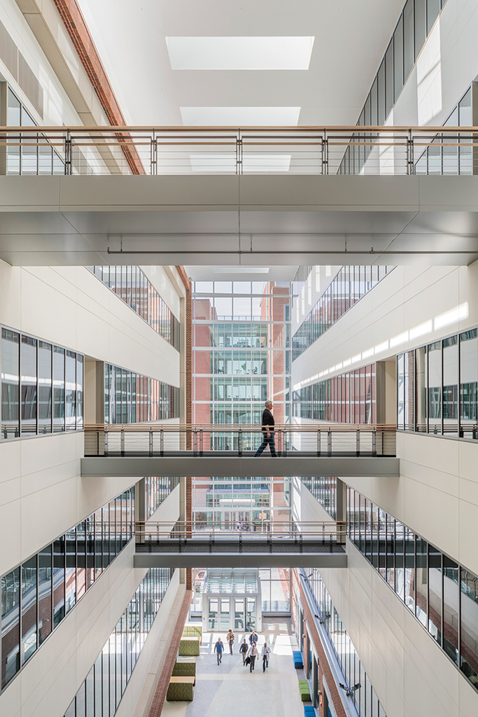 The design for the University of Maryland, Baltimore – Health Sciences Research Facility creates an efficient lab block oriented east-west.