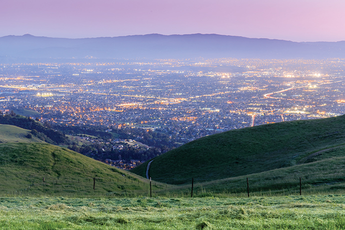 STARTUPS & INNOVATION HUBS