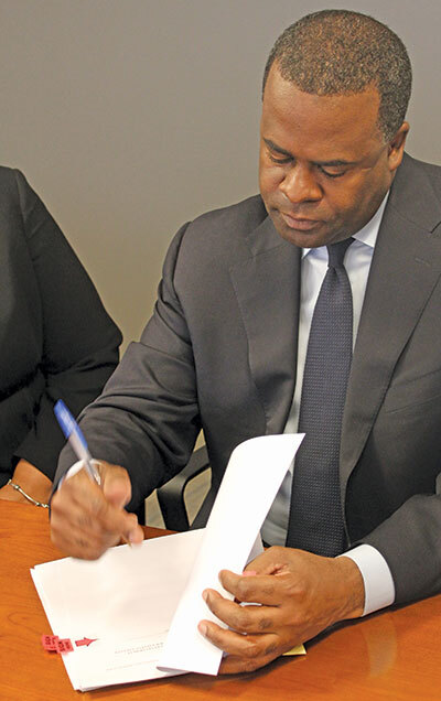 AtlMayorKasimReed_NewStadium