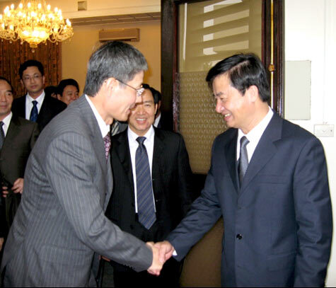 China Merchant Group President Fu Yu Ning and Vietnam Transport Minister Ho Nghia Dung
