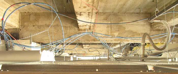 Cavity between the ceiling and the concrete deck